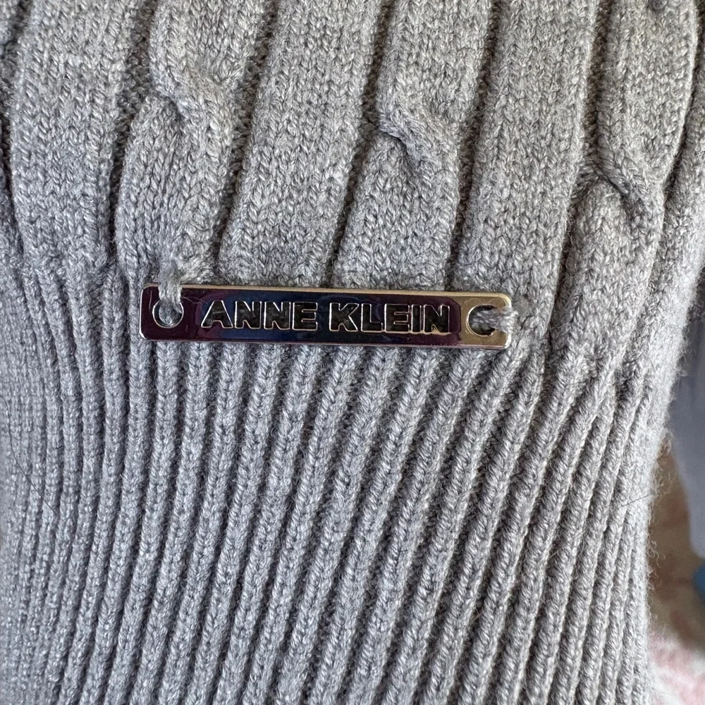 Anne Klein V-Neck Sweater-Size S-Gray - Picture 4 of 5